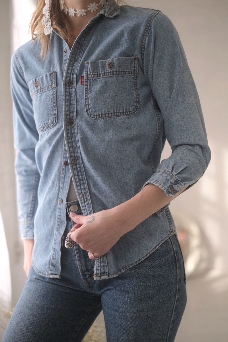 Levi/'s Denim Shirt XS Vintage 1990s Petite Small Fit Button up Jean Shirt Red Tab Women/'s Easy Basic Casual Oxford Long Sleeve Shirt