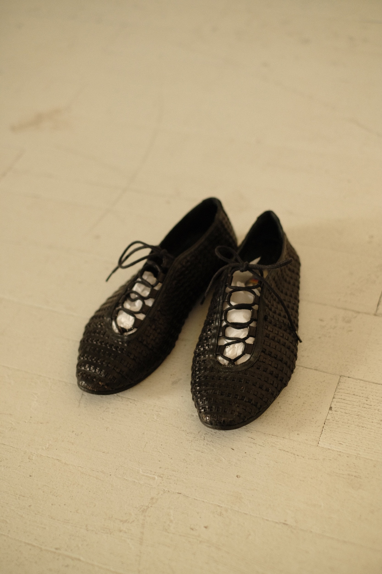 woven oxfords size 7 // vintage black woven lace up flats womens leather beach sandals almond toe ladies shoes ballet flats