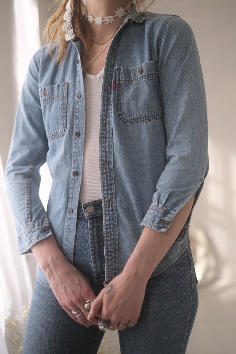 Levi/'s Denim Shirt XS Vintage 1990s Petite Small Fit Button up Jean Shirt Red Tab Women/'s Easy Basic Casual Oxford Long Sleeve Shirt