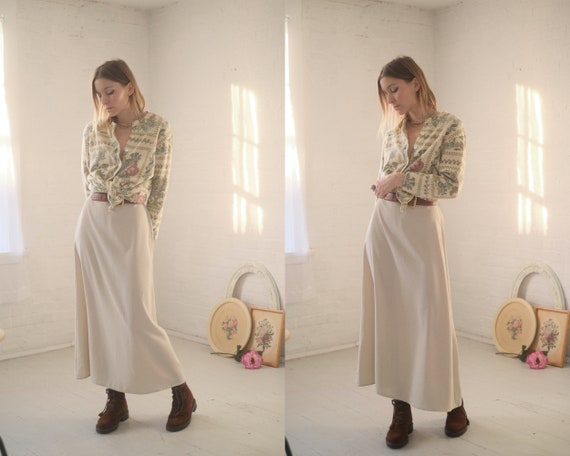 Minimalist Créme Skirt