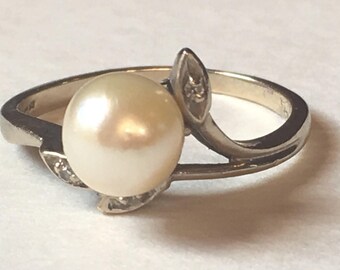 14K Pearl Ring - Diamond - Romantic - Valentine's Day - Vintage