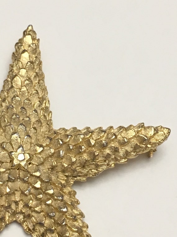 Starfish Brooch - Large - Gold Toned - Textured -… - image 3