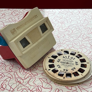 View Master and Reels Set - Toy - Game - Seventies - Eighties - Vintage - Collectible - J2