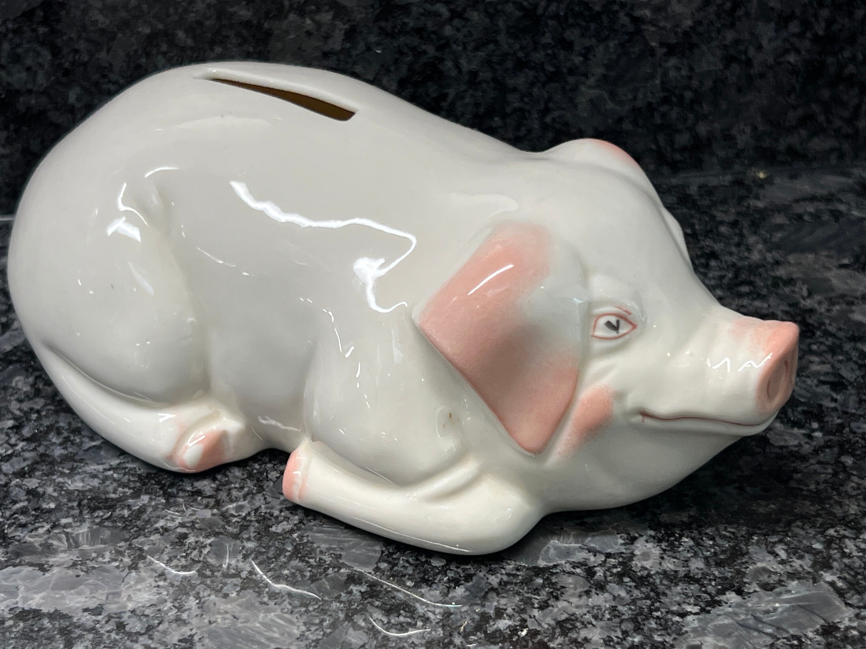 belleek ベリーク 豚の置物 ペア Belleek Pig - Etsy
