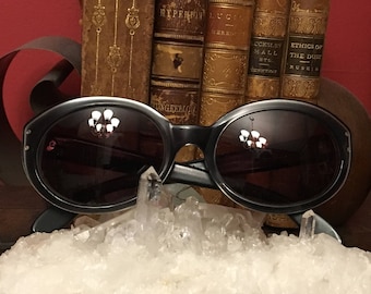 Ray Ban Bewitching Sunglasses - Cat Eye Glasses - Cat's Eye - Cateye - Sixties - Pearlized Gray and Black - Vintage Eyewear - DR