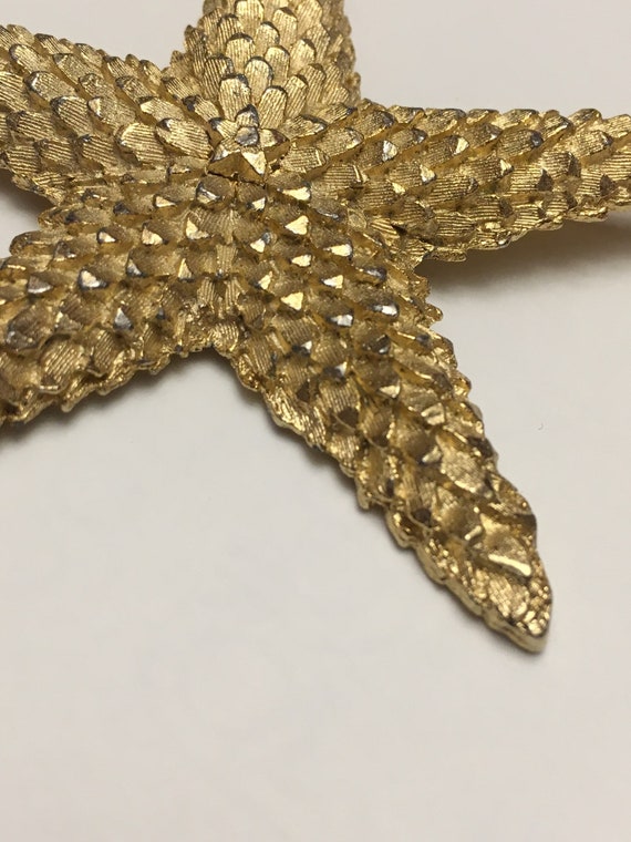 Starfish Brooch - Large - Gold Toned - Textured -… - image 4