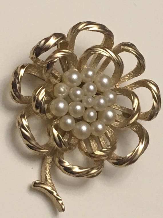 Trifari Gold Pearl Brooch - Flower - Floral - Gol… - image 2