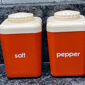 Rare Salt Pepper Shakers - Plastic - Eighties - Mod - Two Tone - Orange - Vintage - A2