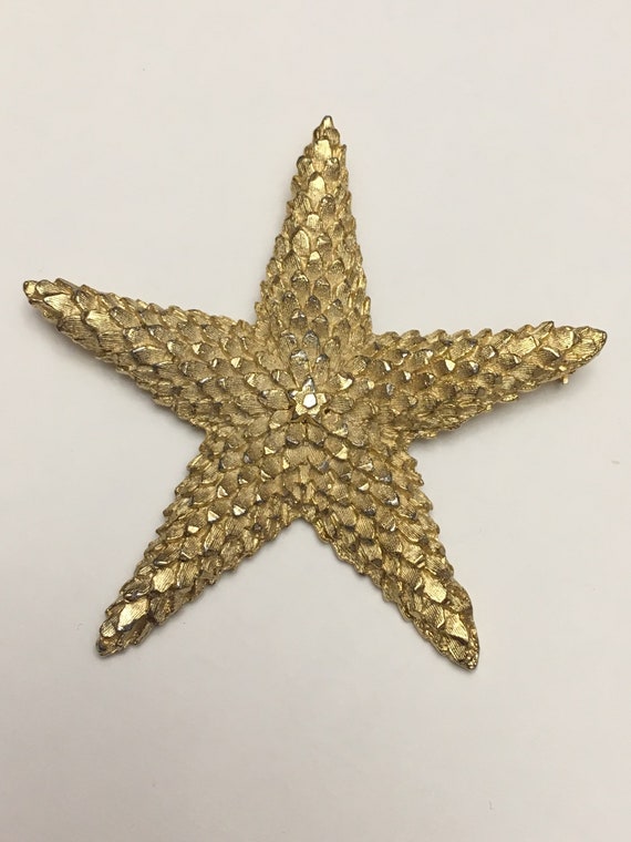 Starfish Brooch - Large - Gold Toned - Textured -… - image 2