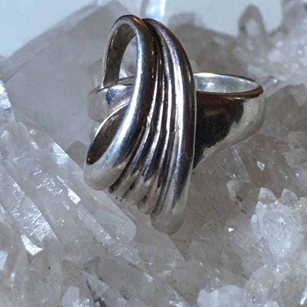 Sterling Ring - Unique - Swirl - Wave - Curve - Artisan - Vintage Sterling Silver - Size 7 - 7.78 Grams