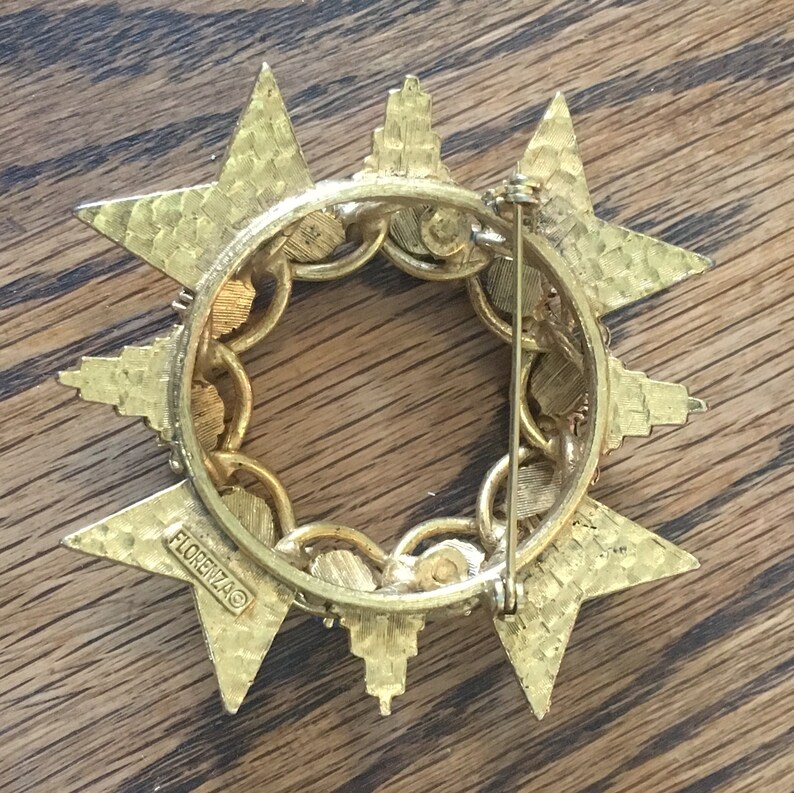 Stylized Vintage Round Gold Tone Faux Pearls Maltese Cross Florenza Maltese Brooch Stones Wreath