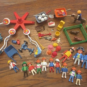 Playmobil - Lot - Vintage - Figures - Accessories - Animals - Toys - Action Figures  - D1