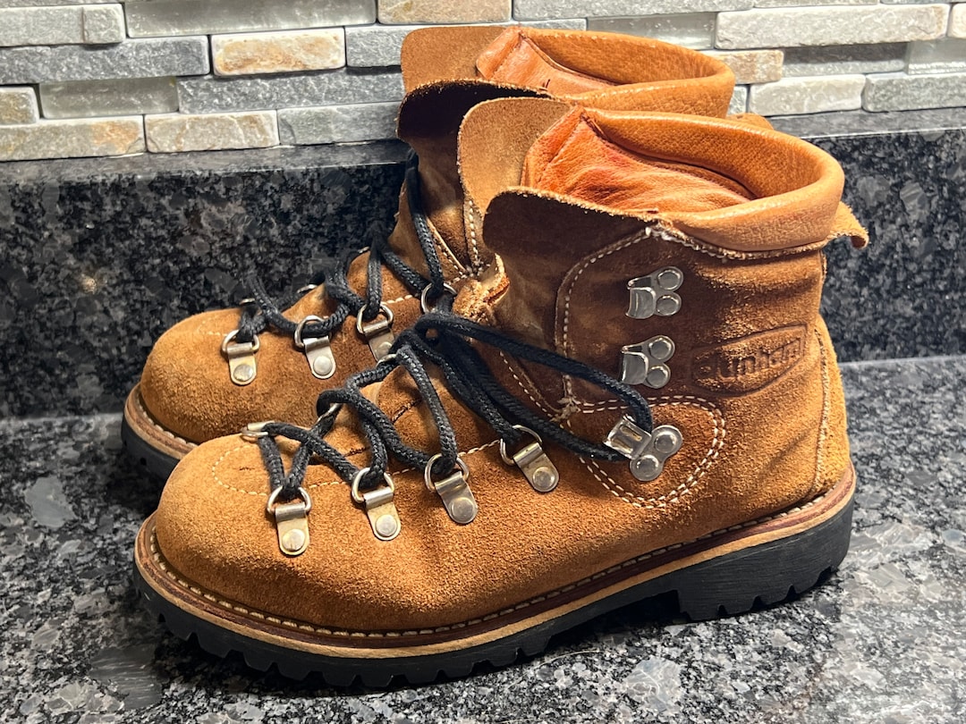 Dunham Boots Waffle Stompers Hiking Mountaineering Suede Leather Size ...