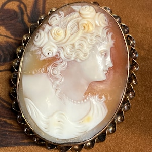 Gold Cameo Brooch - Pendant - 10K - Intricate - Antique - Estate Jewelry - Collectible