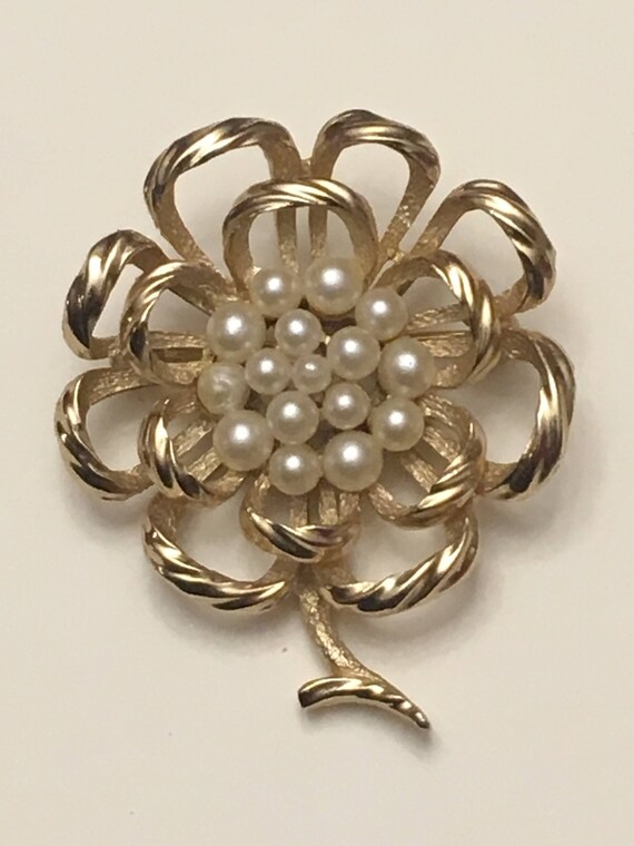 Trifari Gold Pearl Brooch - Flower - Floral - Gol… - image 7