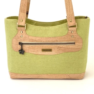 Bolso bandolera de corcho y verde - bolso con cremallera superior y base tipo monedero