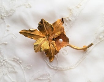 18 K Estate Vintage Gold and Pearl Orchid Brooch