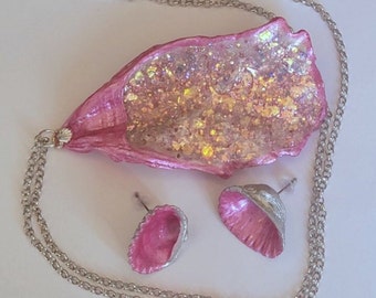 Pink Sparklie Vintage Decorated Shell Pendant and Earring Set