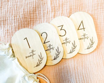 Floral Wooden Baby Milestone Cards, Newborn Photos Prop, Minimal Boho Baby Shower Gift