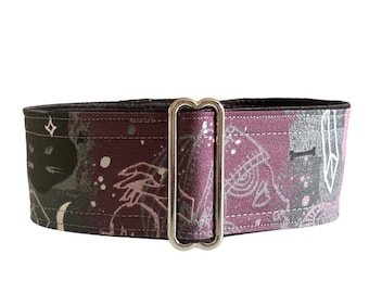 Lyxigt Witchy Martingale-halsband för greyhounds och whippets • Elegant hundhalsband med häxmotiv • Handgjort halsband i hög kvalitet