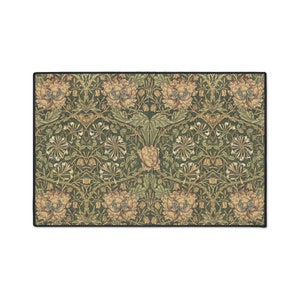 Könnte beinhalten: Ein grüner Teppich mit einem sich wiederholenden floralen Muster mit gelben, weißen und braunen Blumen. Das Muster ist symmetrisch und enthält ein zentrales Motiv einer großen Blume.