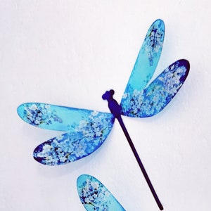 4 lindas libélulas removíveis 3D Forget Me Not Blue Dragonfly Home Decor Lembrança Lembrança 4 "Cada uma com pequenas flores Forget Me Not.