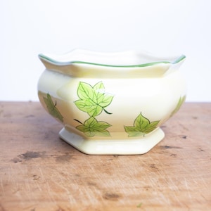Vintage Ivy Planter – Cottage Garden Ceramic Cachepot – Green Leaf Pedestal Planter – Woodland Decor Bowl