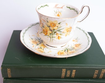 Vintage März Teetasse und Untertasse Set | Queen’s Fine Bone China Narzisse Tasse | Geburtsblumen Geschenk | Landhaus Tee-Set