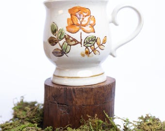 Taza de cerámica vintage con estampado floral, taza rústica moteada con pedestal.