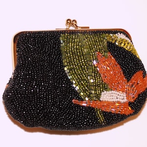 Monedero con cuentas de mano negra Millicent con flor de ave del paraíso arte usable ropa vintage retro