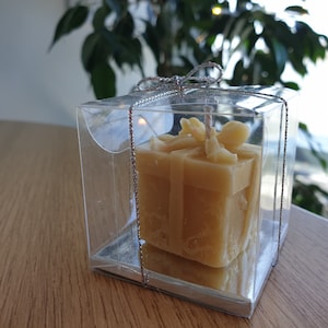 Beeswax candle present gift. 100% beeswax; comes in gift box 3.3cm x 4cm height