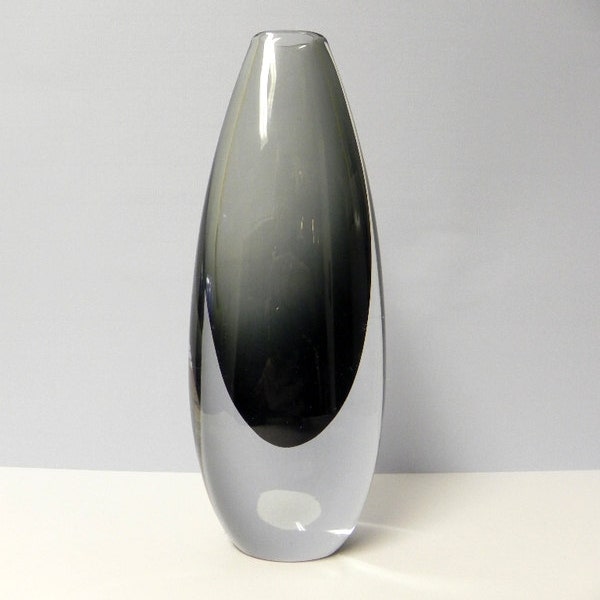 Gunnar Nylund, Strömbergshytan Sommerso art glass vase, signed and numbered .Swedish modernist design.