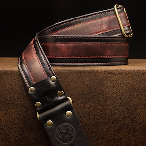 Tracolla per chitarra in pelle "Skunk Stripe" nera/rossa da 2" della serie Deuce in pelle