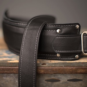 Shoulder Pad Series 1.5 black leather guitar strap image 2