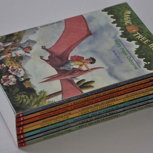 Magic Tree House Boxed Set, Books 1-4: by Mary Pope Osborne