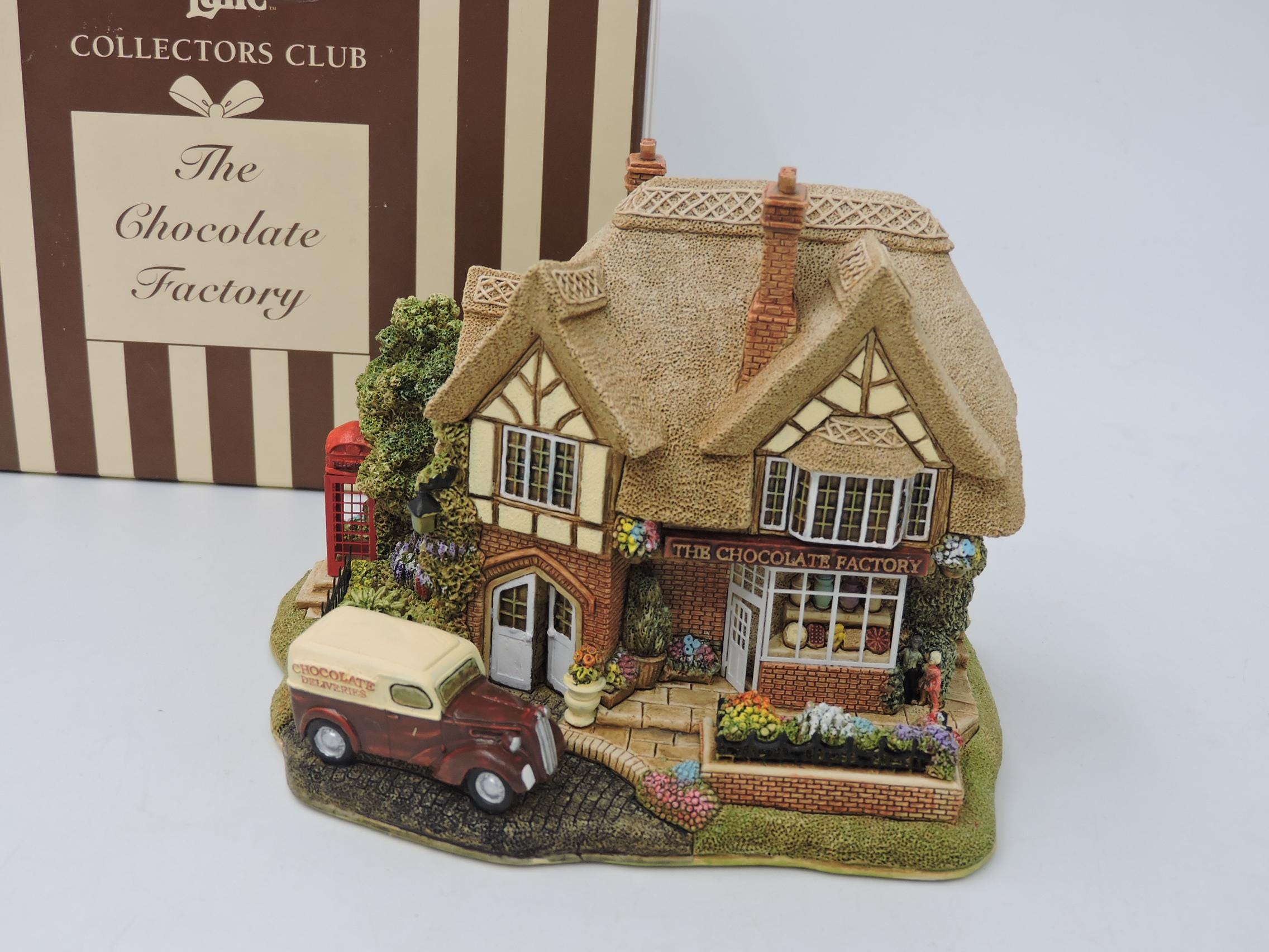 Lilliput Lane 'the Chocolate Factory', Collector's Club, L2586