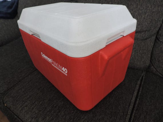 Vintage 1990 Coleman Polylite 40 Quart Red Snap Latch Domed Lid