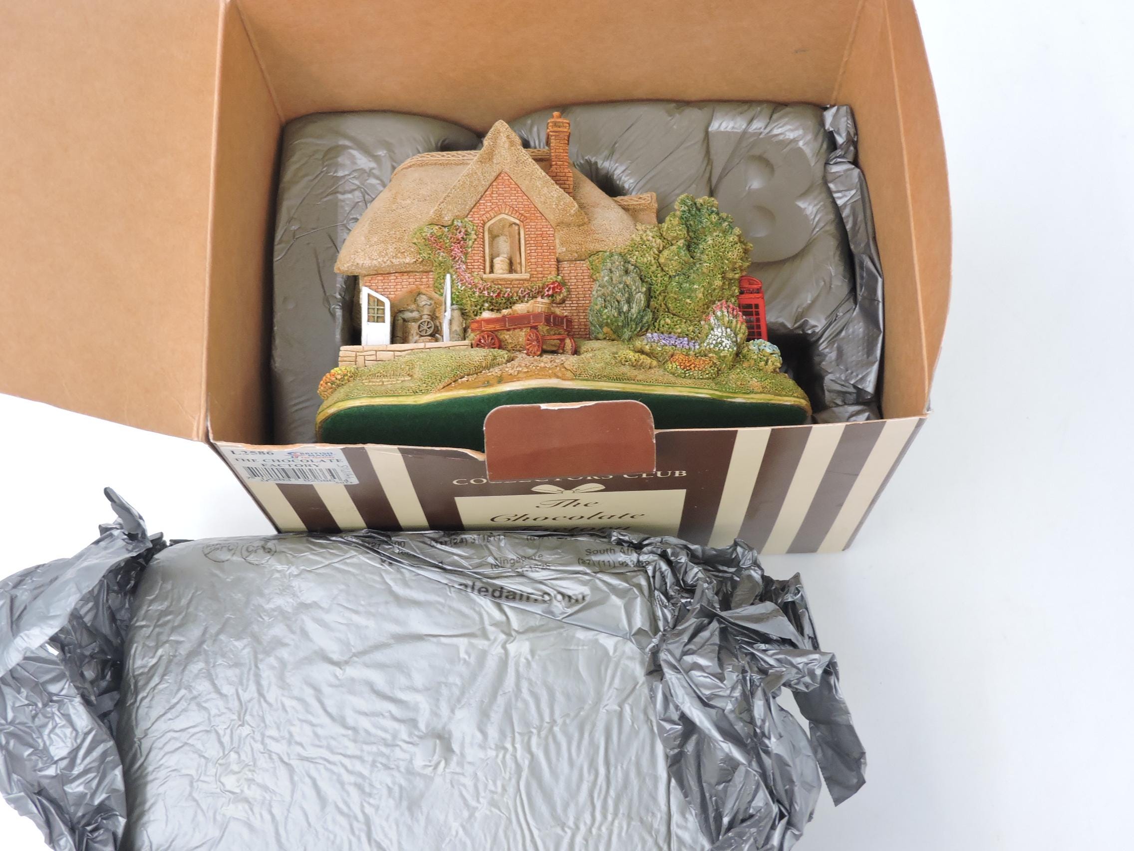 Lilliput Lane 'the Chocolate Factory', Collector's Club, L2586