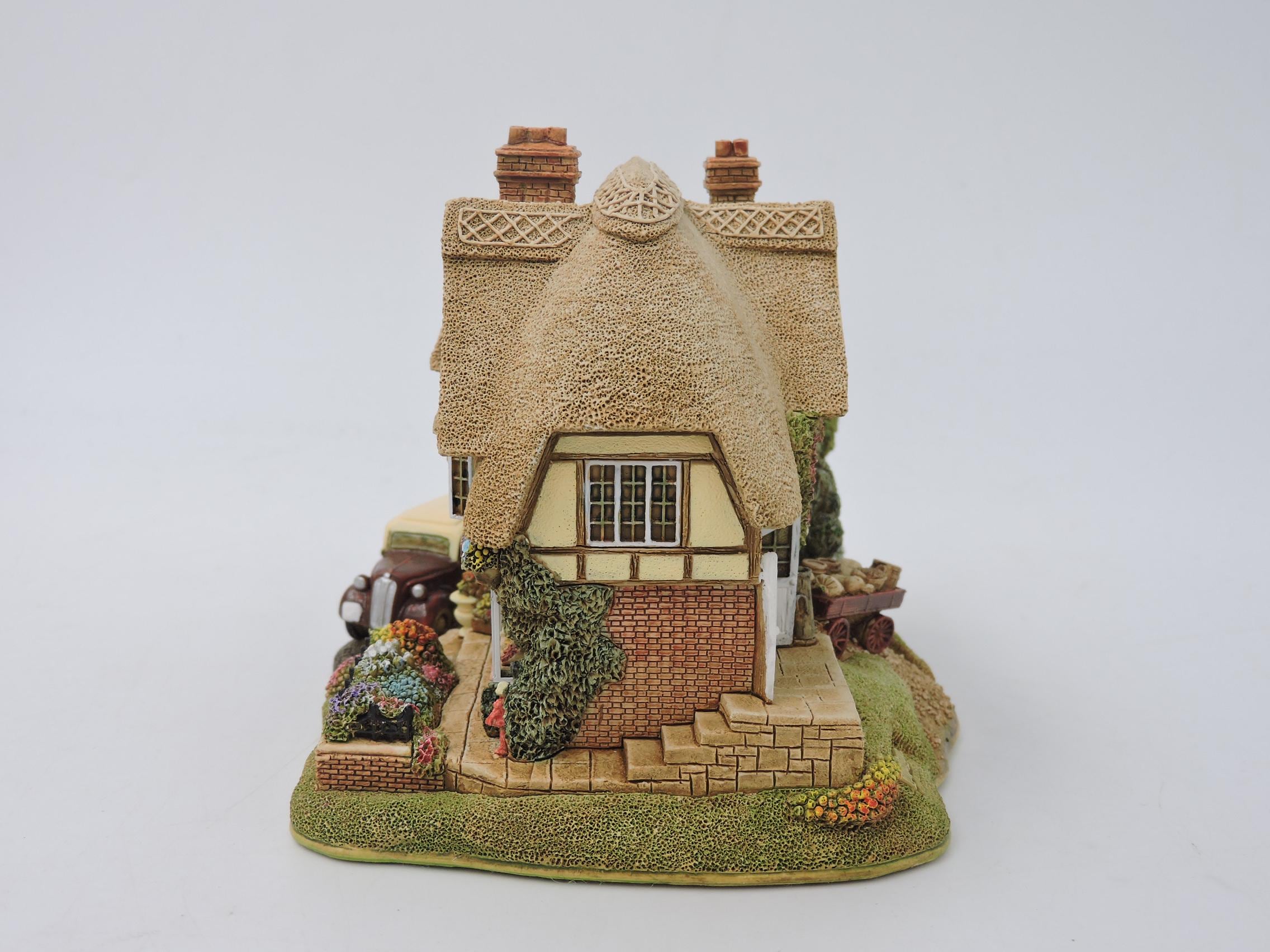 Lilliput Lane 'the Chocolate Factory', Collector's Club, L2586