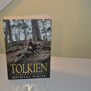 Tolkien A Biography by Michael White Vintage Softcover  Book