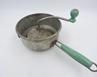 Vintage Foley 2 Quart Food Mill Green Wood Handle Juicer Masher Ricer Strainer