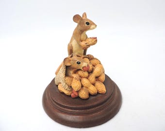 ピーナッツを持ったネズミ - クニスナのカントリーコレクション