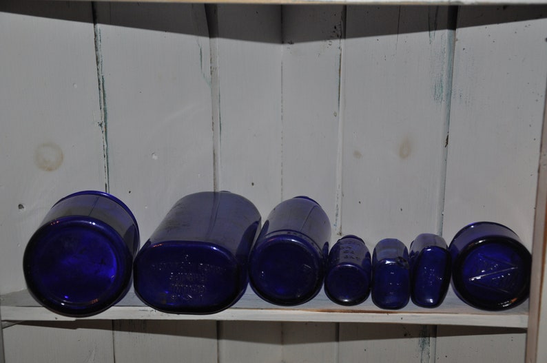 7 Vintage Kobaltblau Medizinflaschen Glasflasche Lot Bild 2