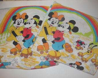 Paar Disney Mickey Mouse en Minnie Mouse Vintage Twin grootte Esmond stof lakens (één Flat een gemonteerd)