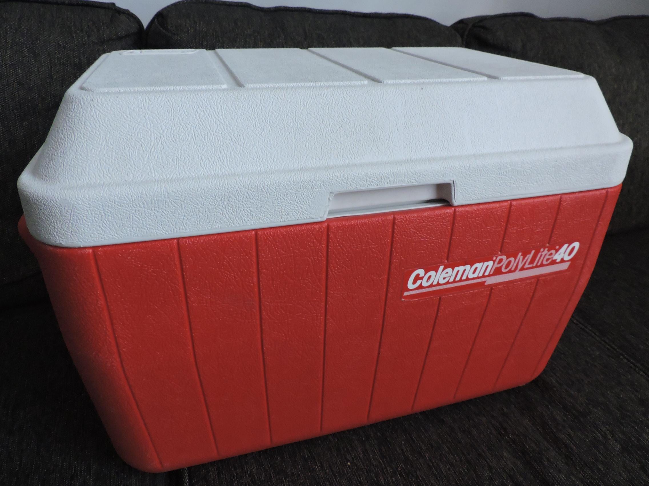 Vintage 1990 Coleman Polylite 40 Quart Red Snap Latch Domed Lid