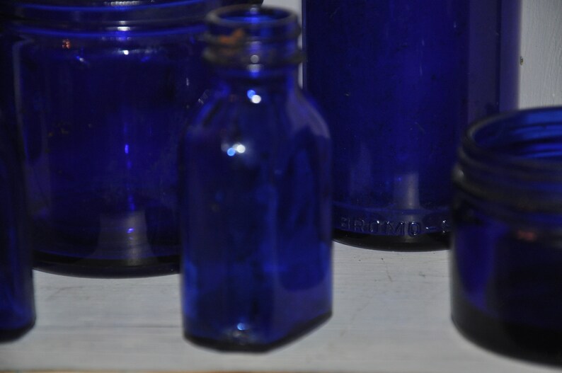 7 Vintage Kobaltblau Medizinflaschen Glasflasche Lot Bild 4