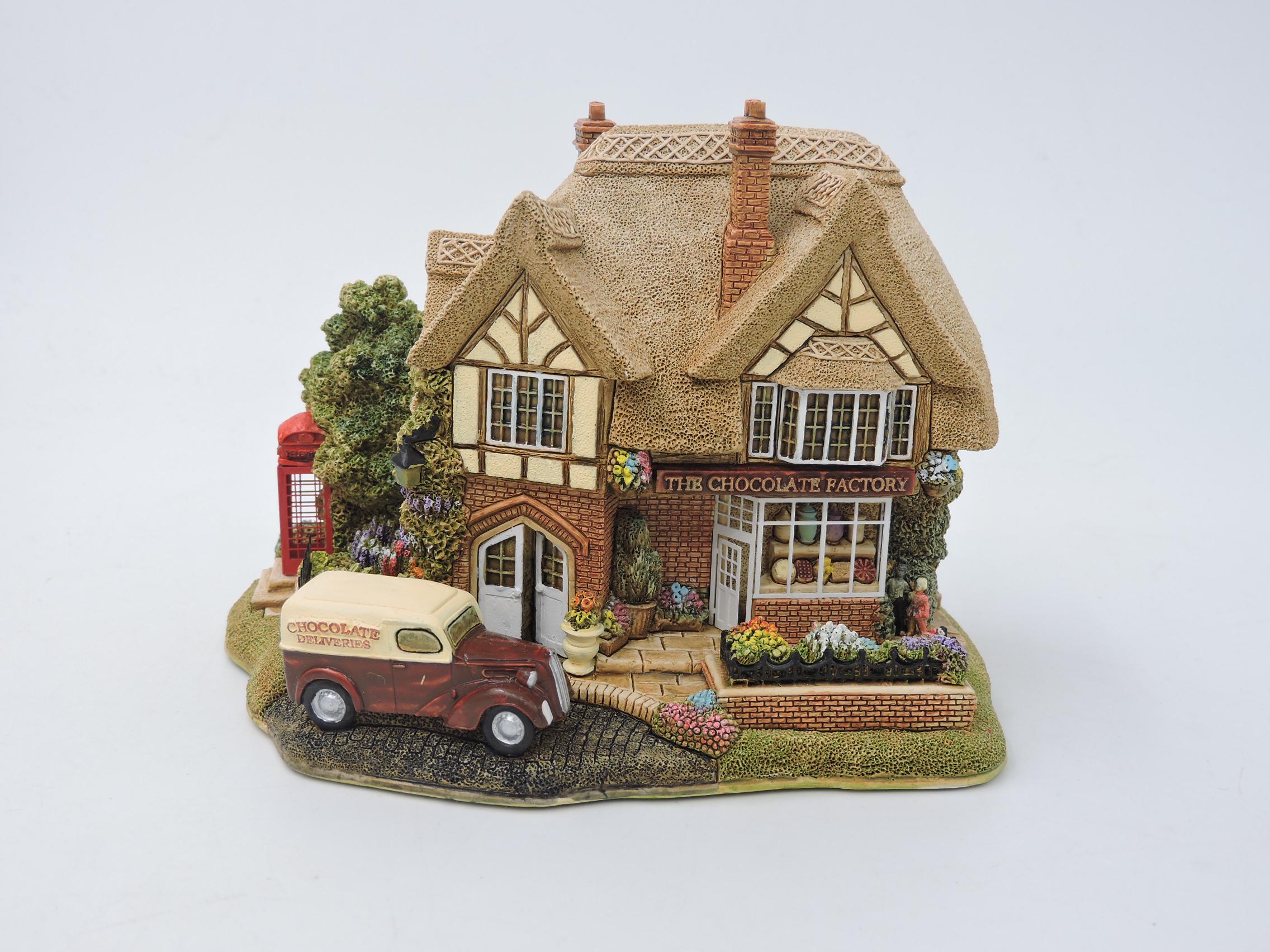 Lilliput Lane 'the Chocolate Factory', Collector's Club, L2586