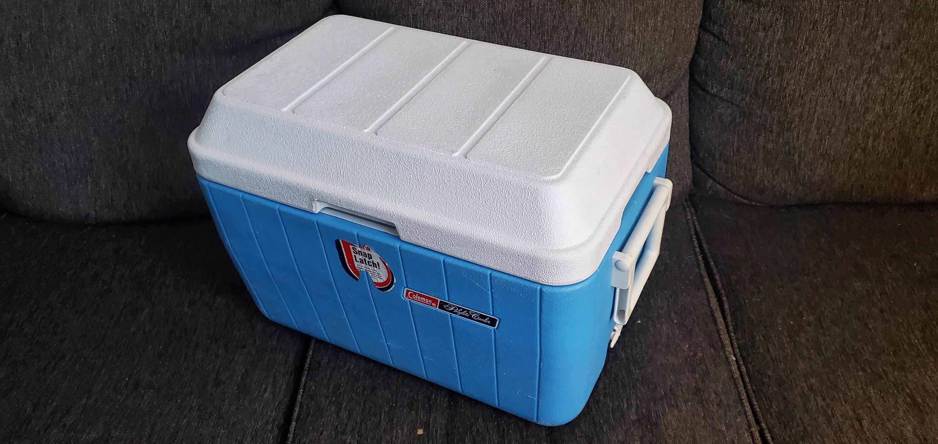 Vintage 1979 Coleman Polylite 40 Quart Blue Snap Latch Domed Lid
