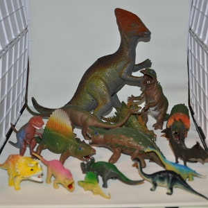 Kavel van 15 plastic dinosaurusfiguren