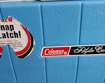 Vintage 1979 Coleman Polylite 40 Quart Blue Snap Latch Domed Lid